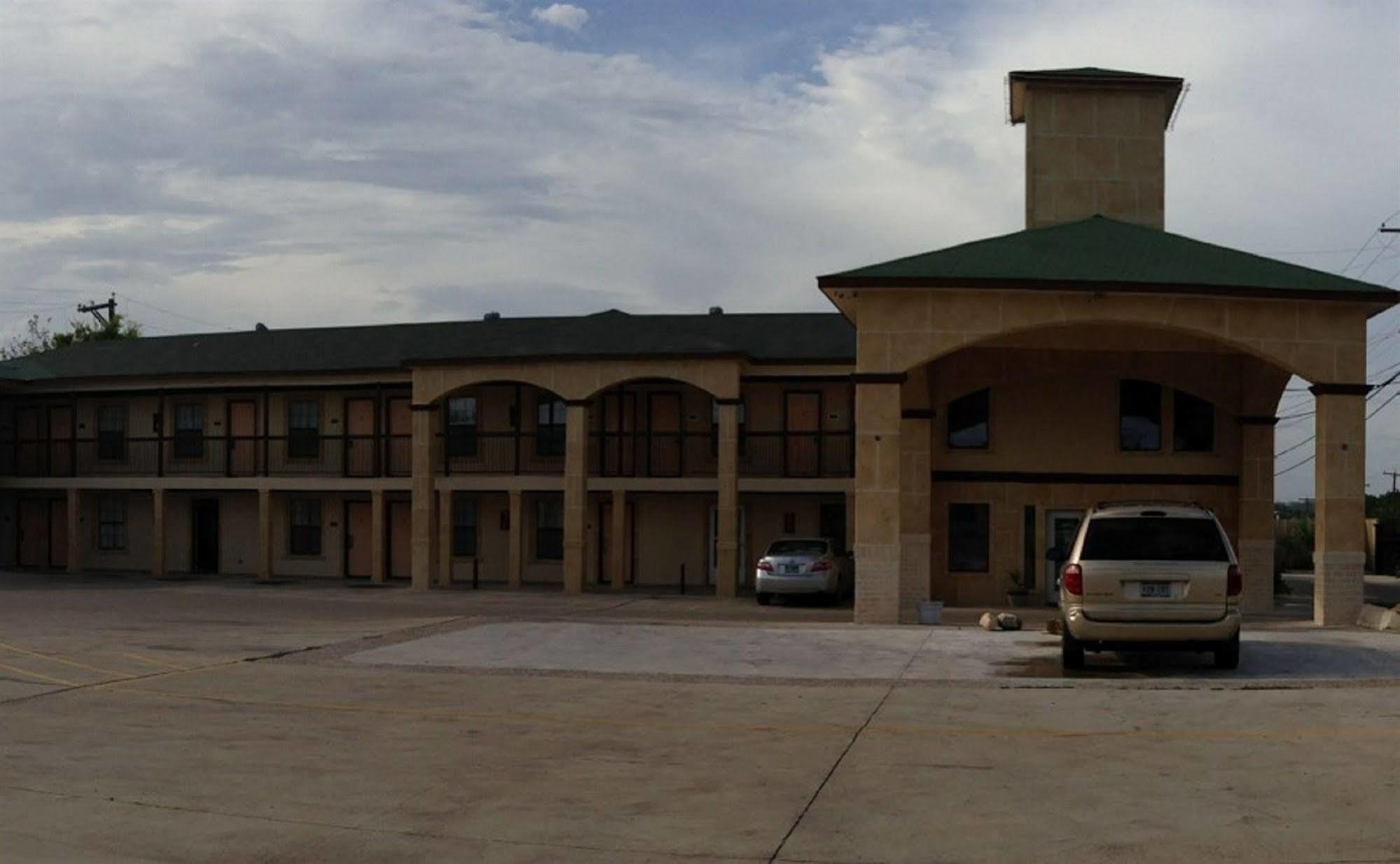 سان أنطونيو Pinn Road Inn And Suites Lackland Afb And Seaworld المظهر الخارجي الصورة
