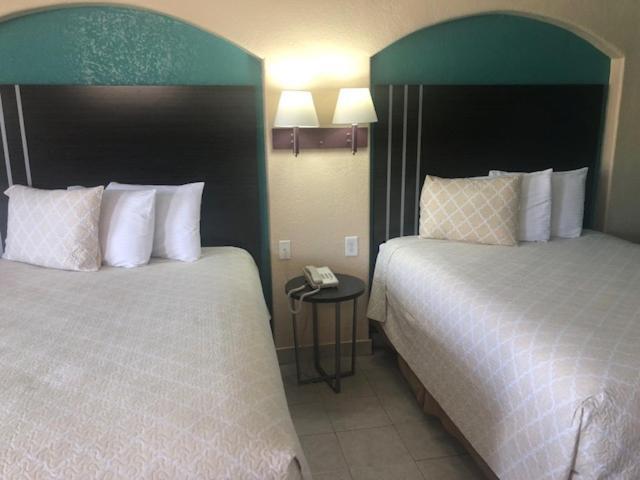 سان أنطونيو Pinn Road Inn And Suites Lackland Afb And Seaworld المظهر الخارجي الصورة