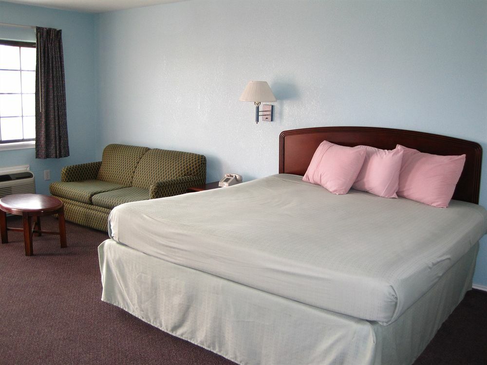 سان أنطونيو Pinn Road Inn And Suites Lackland Afb And Seaworld المظهر الخارجي الصورة