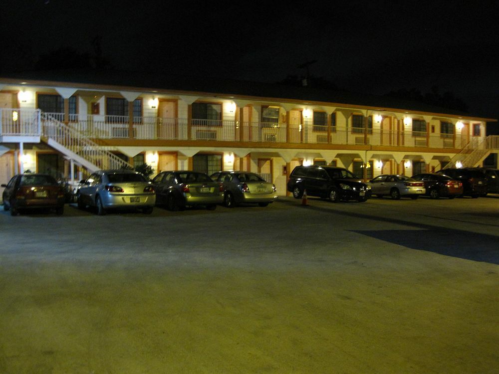 سان أنطونيو Pinn Road Inn And Suites Lackland Afb And Seaworld المظهر الخارجي الصورة